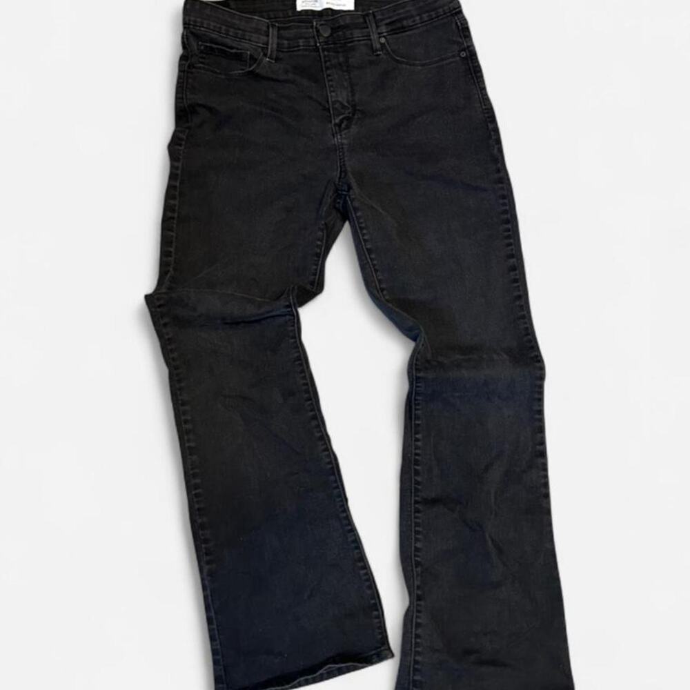 Size 12 Levi’s shaping mid rise boot cut black denim jeans country western
